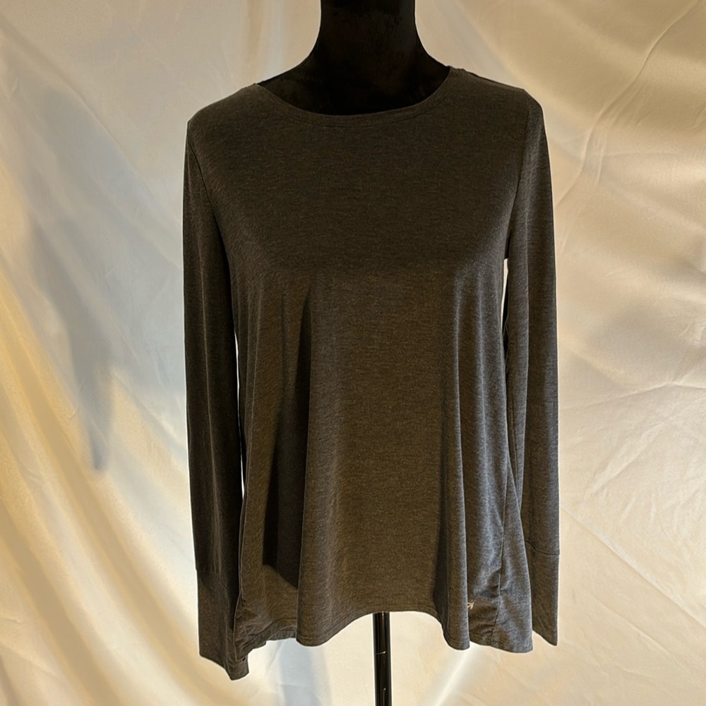 GapFit  Breathe Long Sleeve Back Slit Top Size Medium